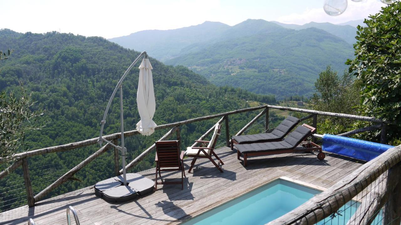 バーニ・ディ・ルッカ Piscina Con Vistaヴィラ エクステリア 写真