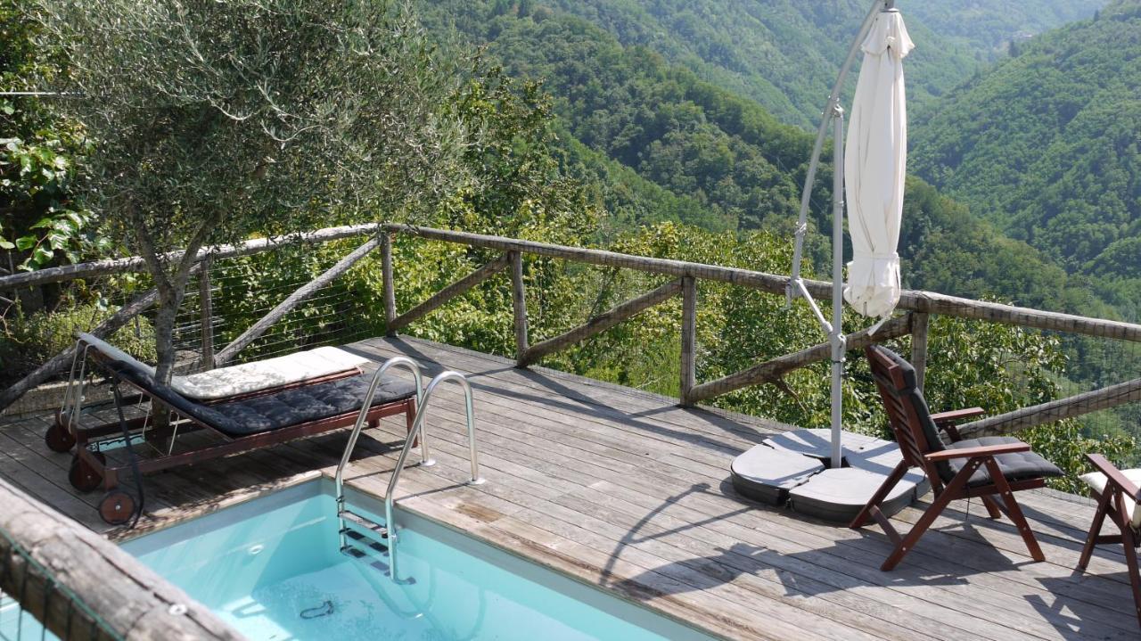 バーニ・ディ・ルッカ Piscina Con Vistaヴィラ エクステリア 写真