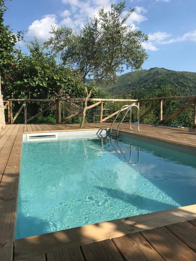 バーニ・ディ・ルッカ Piscina Con Vistaヴィラ エクステリア 写真